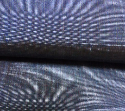 経＝数種類の藍染糸を使用し縞になっています